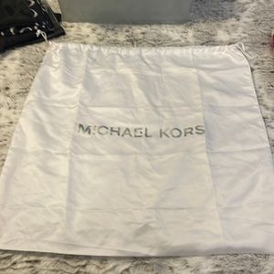Micheal Kors Purse cover never used